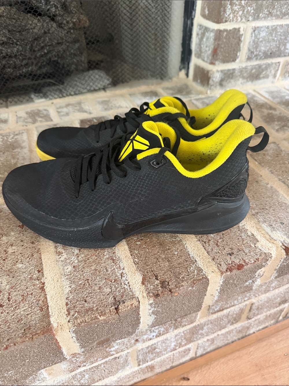 Nike Men’s Black Athletic Shoes with Yellow Lining